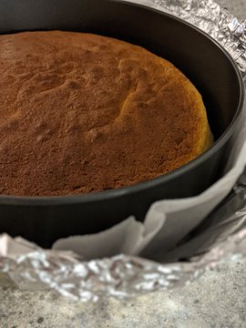 Cheesecake in pan