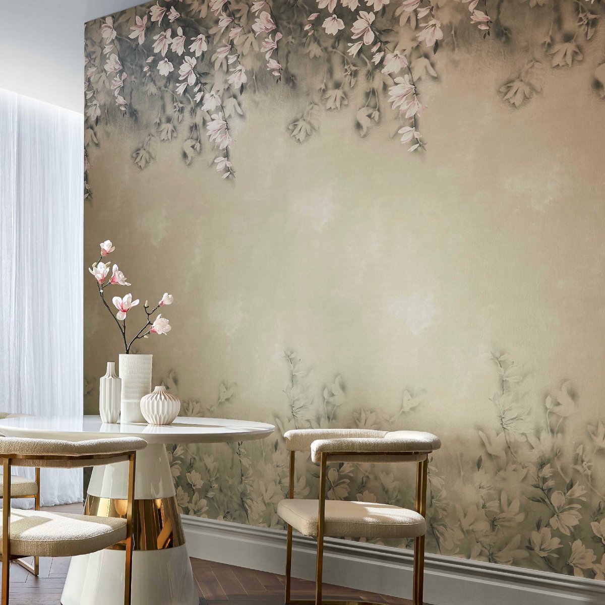The soft golden lustre of Trailing Magnolia Mural in burnished. From the NEW Pavilion Collection 💫

#Wallpaper #mural #homedecor #interiordesign #interiordecor #gold