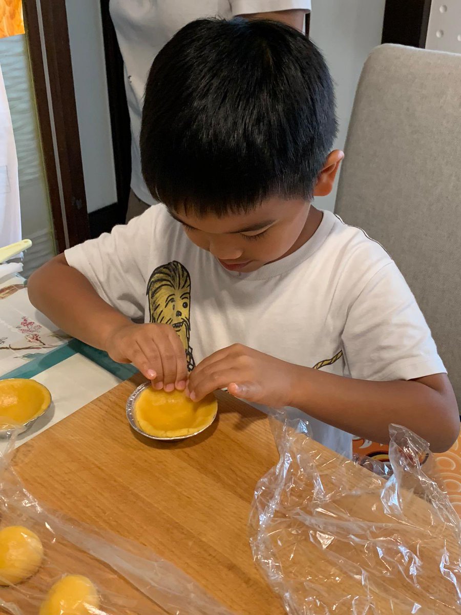 MrLee427's tweet photo. Spending the day making traditional Asian egg tarts for dessert!! We learned about the work that goes into our favorite food!! #minibakers #eggtarts https://t.co/v0S21SOoQT