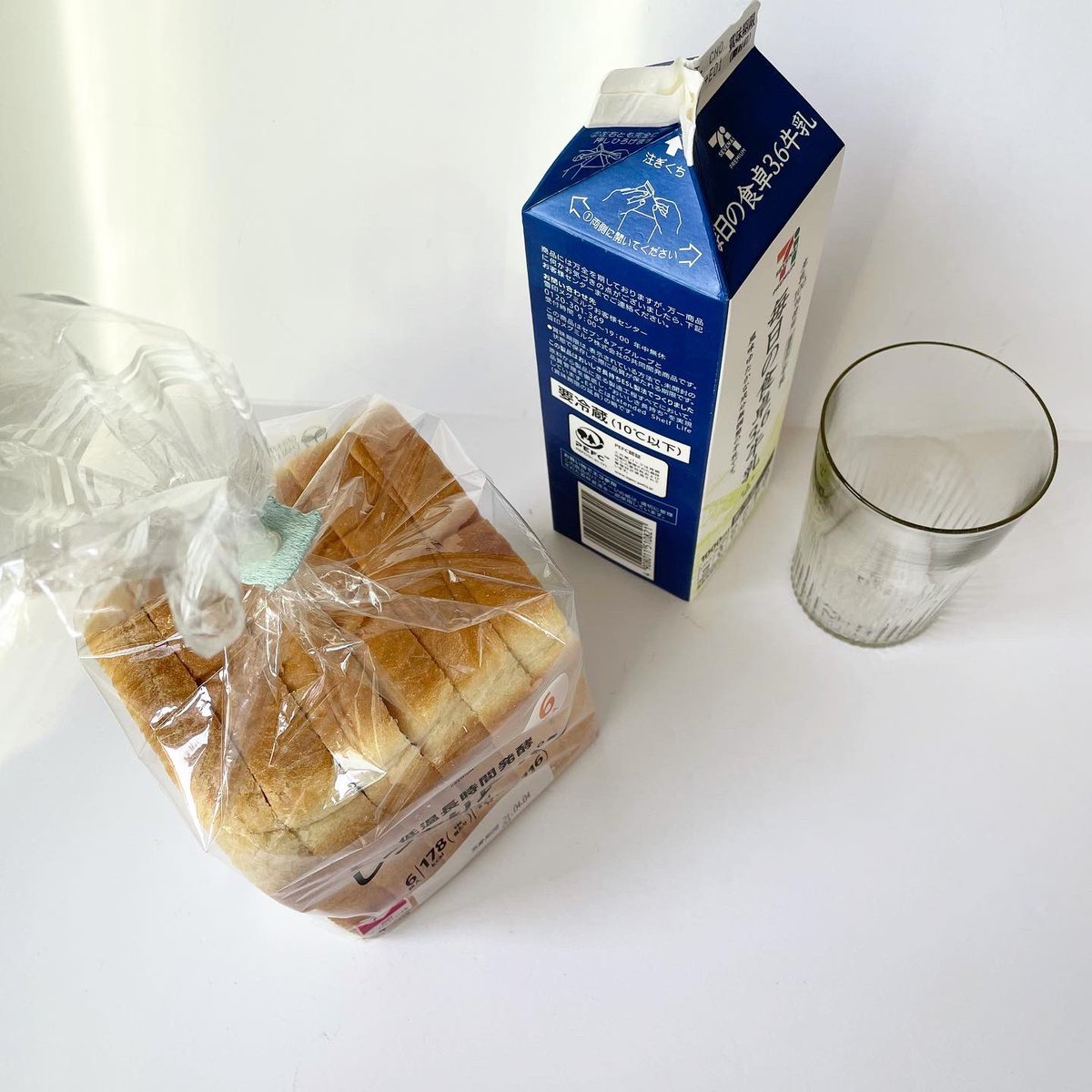 yacmii's tweet photo. Bread clips🍞
→hide-and-seek embroidery
DMC threads→1color
#食パン止めるやつ
#かくれんぼ刺繍
#embroidery
#刺繍
#手刺繍
#handembroidery
#バッグクロージャー
#breadclip
#breadclips
#食パン
#セブンイレブン
#seveneleven
#dmcthreads
#dmcembroidery https://t.co/NrZvO8Bizs