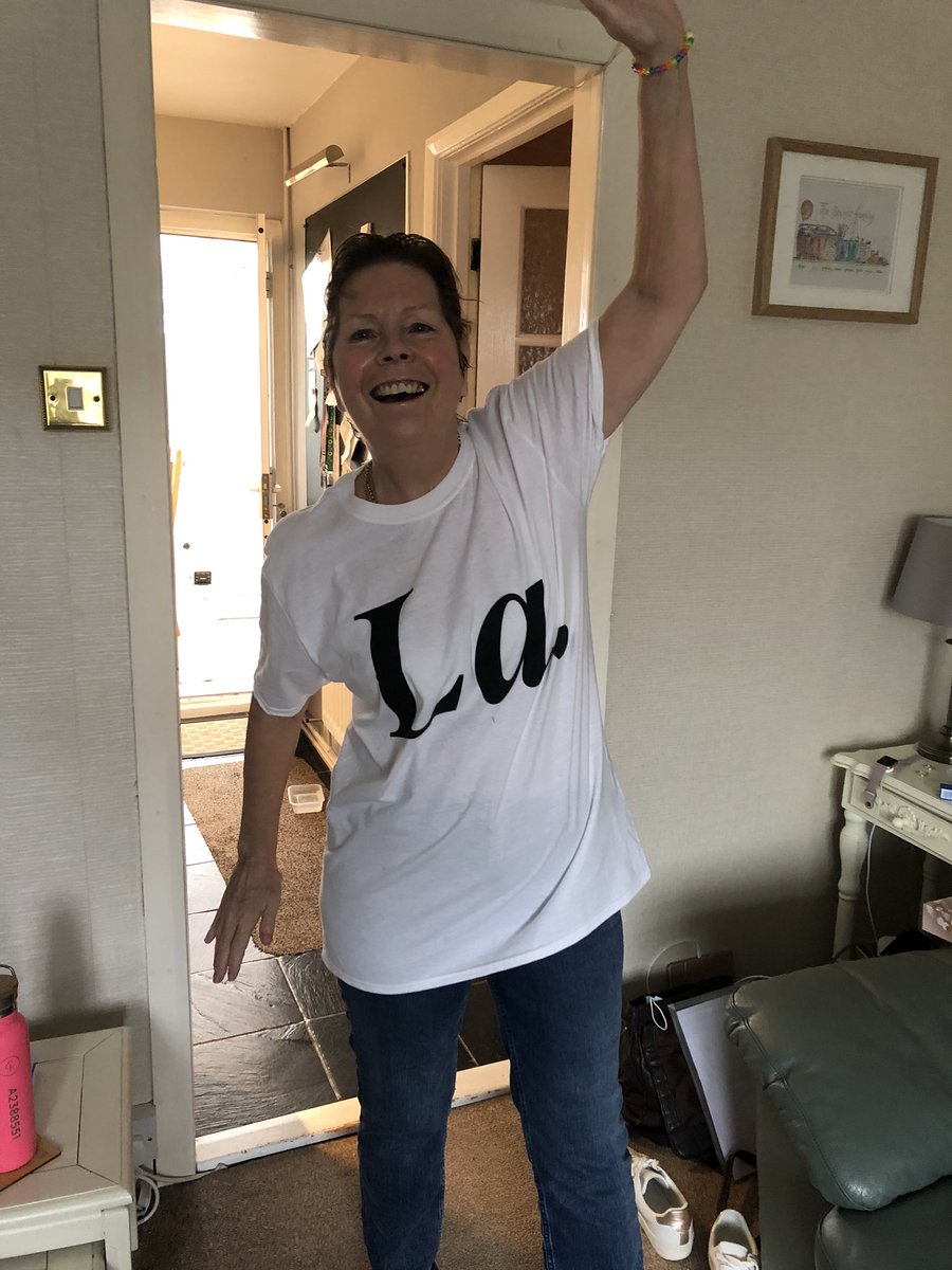michellempurse's tweet photo. Well this cheered us all up @philipnormal! #la #ItsASin #kickingcancerinthekidneys https://t.co/Q28TJFHaFd