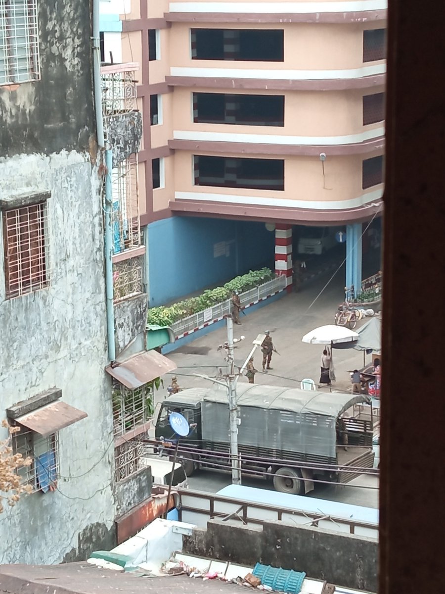 nslwin's tweet photo. Yuzana Plaza, Yangon:

Terrorists (#Myanmar security forces) looted from the shops at Yuzana Plaza and raided the houses near the plaza.
 
#WhatsHappeningInMyanmar #Apr3Coup
#MilkTeaAlliance #AntiFascistRevolution2021 https://t.co/UfiIEUw7q0