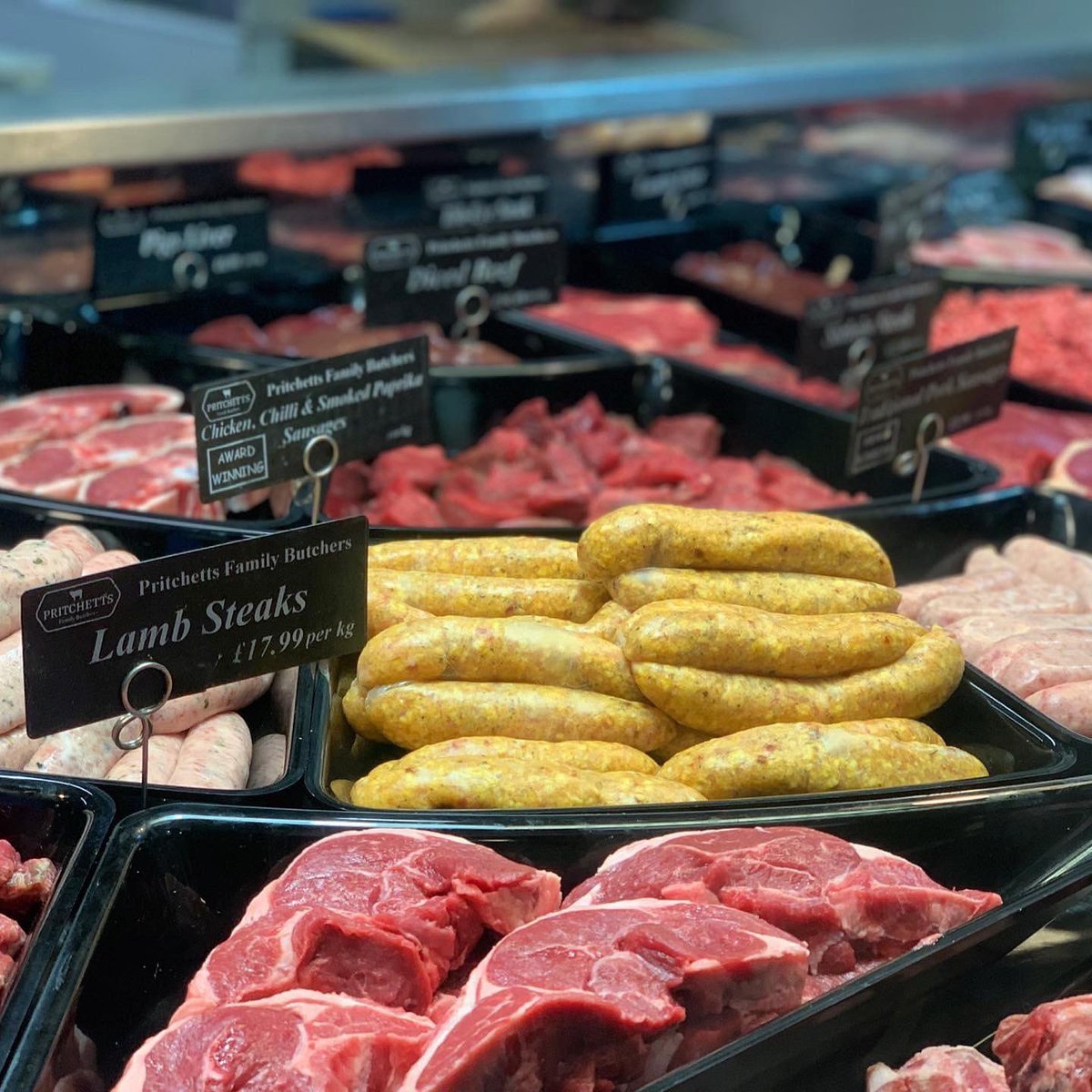 🐣 Whether you’re having a traditional #Easter lunch tomorrow or something a bit different, head into the city centre and shop for your essentials from our independent retailers and #Salisbury’s Charter Market 🐣 

#ExperienceSalisburyAgain