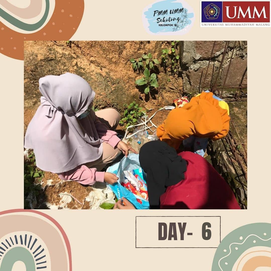 PSekotong's tweet photo. Assalamualaikum
Hola temen-temen ππ
.
Agenda kita hari ini, tanggal 3 april 2021 adalah pelatihan pembuatan Hidropotrash gelombang satu yang dilakukan oleh remaja Desa Taman Baru.
#UMMCAMPUS
#PMMUMM
#DPPMUMM https://t.co/P6zj7HuZ7W