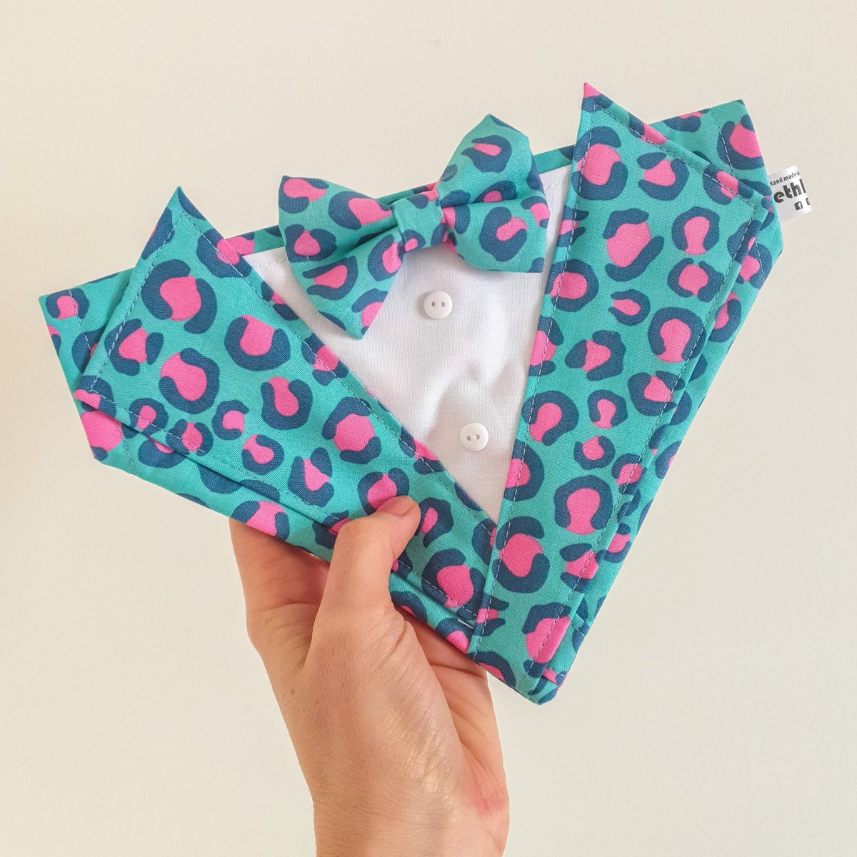 Th tux that says "My Dog dresses better than me" #sethbows #funky #dogs #saturday #cymru #wales