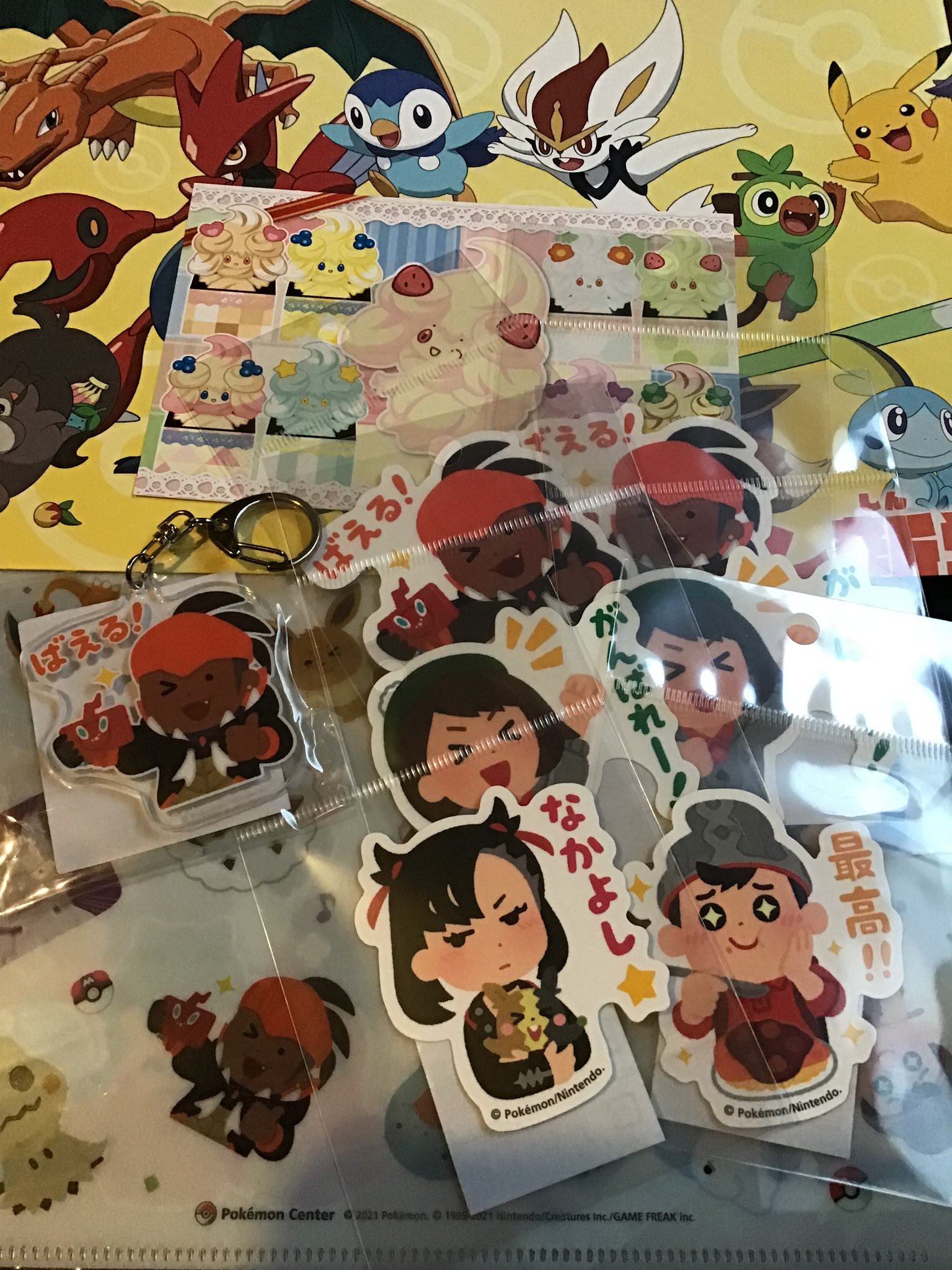 ポケモンセンターnakayama Rt Wazuki9741 いらすとやコラボのやつ届いたー ばえるアクキーが可愛すぎて それとマサルグッズありがとう マホイップのポストカード可愛いしカレンダーは思ったよりデカかった T Co Rzfmcag7ij Twitter