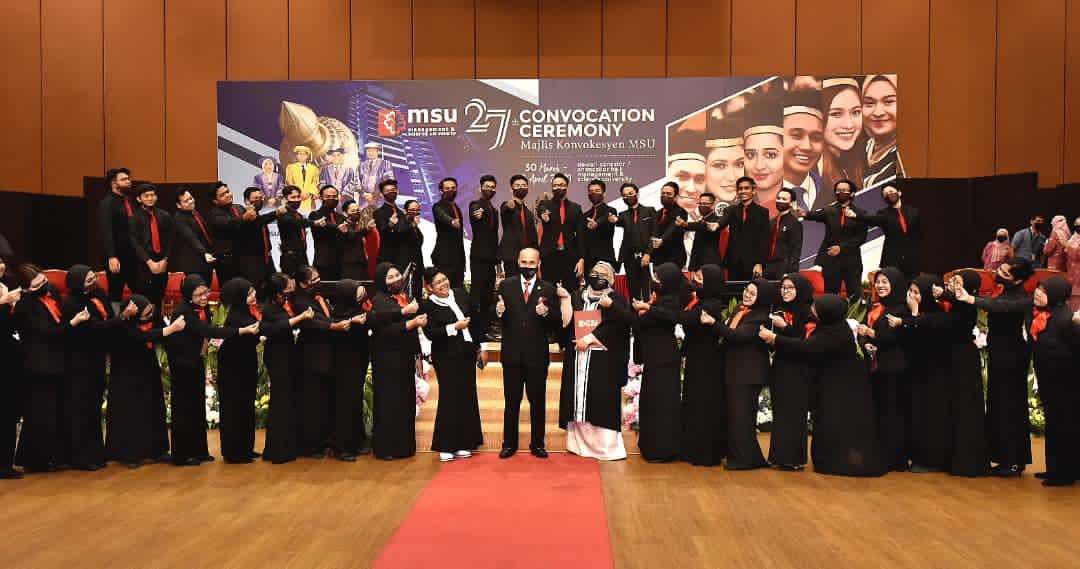 MohdShukriYajid's tweet photo. Entertaining show put up by MSU choir team during MSU 27th Convocation. Good performance by everyone! Thanks &amp; congrats @MSUmalaysia #MSUconvo27 https://t.co/24lvltKUzn
