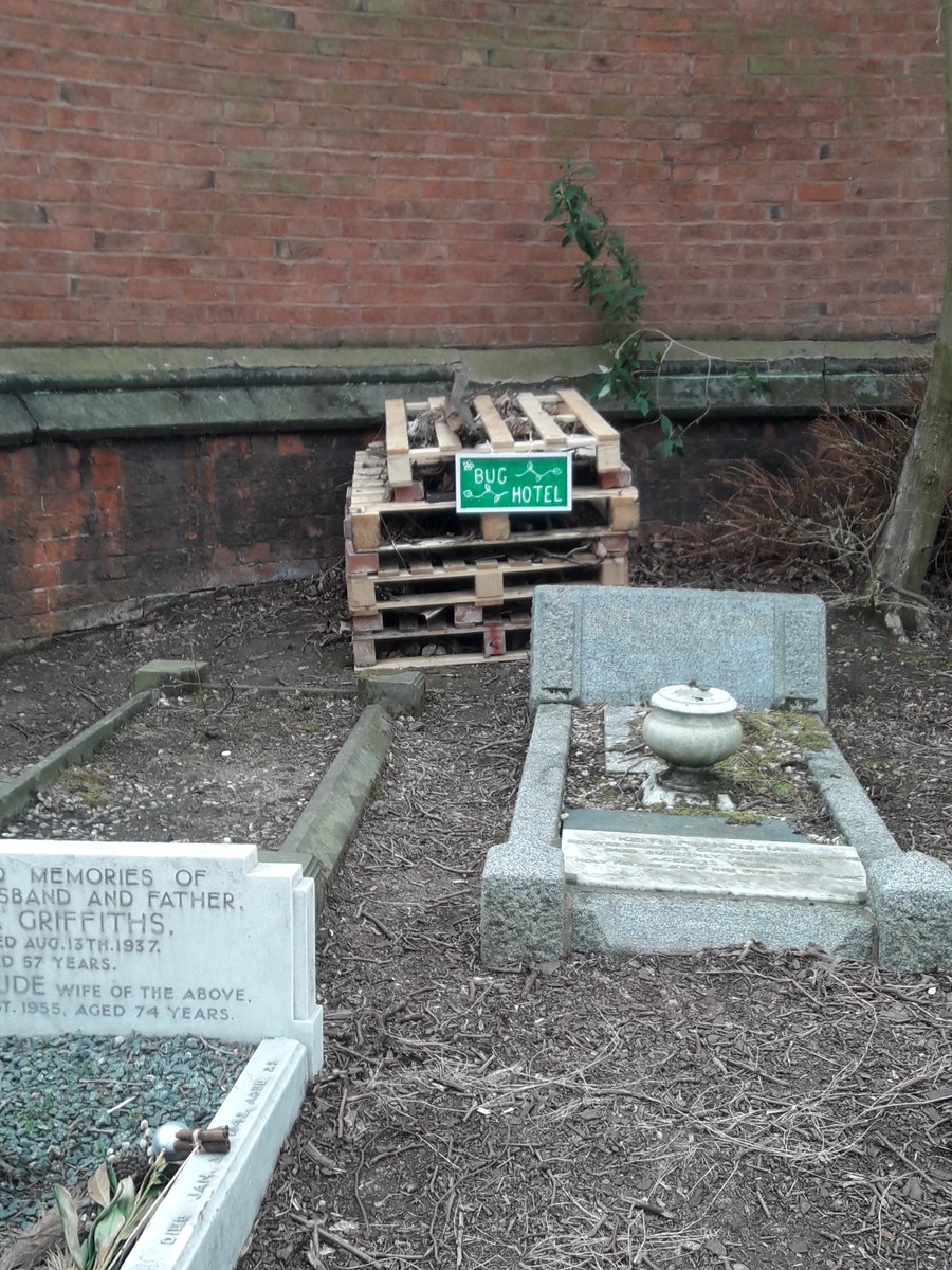Tarliebear's tweet photo. I got my five letters in Warstone Lane Cemetry, just need to get my five letters in Keyhill Cemetery. #tarlietravels #Easter #letterhunt @JQCemeteries @FriendsKHandWL @JQBID @JQresearchtrust @JQHeritage @brumjq @JQNF @theJQbrum @MyJQ @chamberlaincloc @DennisCluley @MJQBirmingham https://t.co/0Ij6XKBnEN