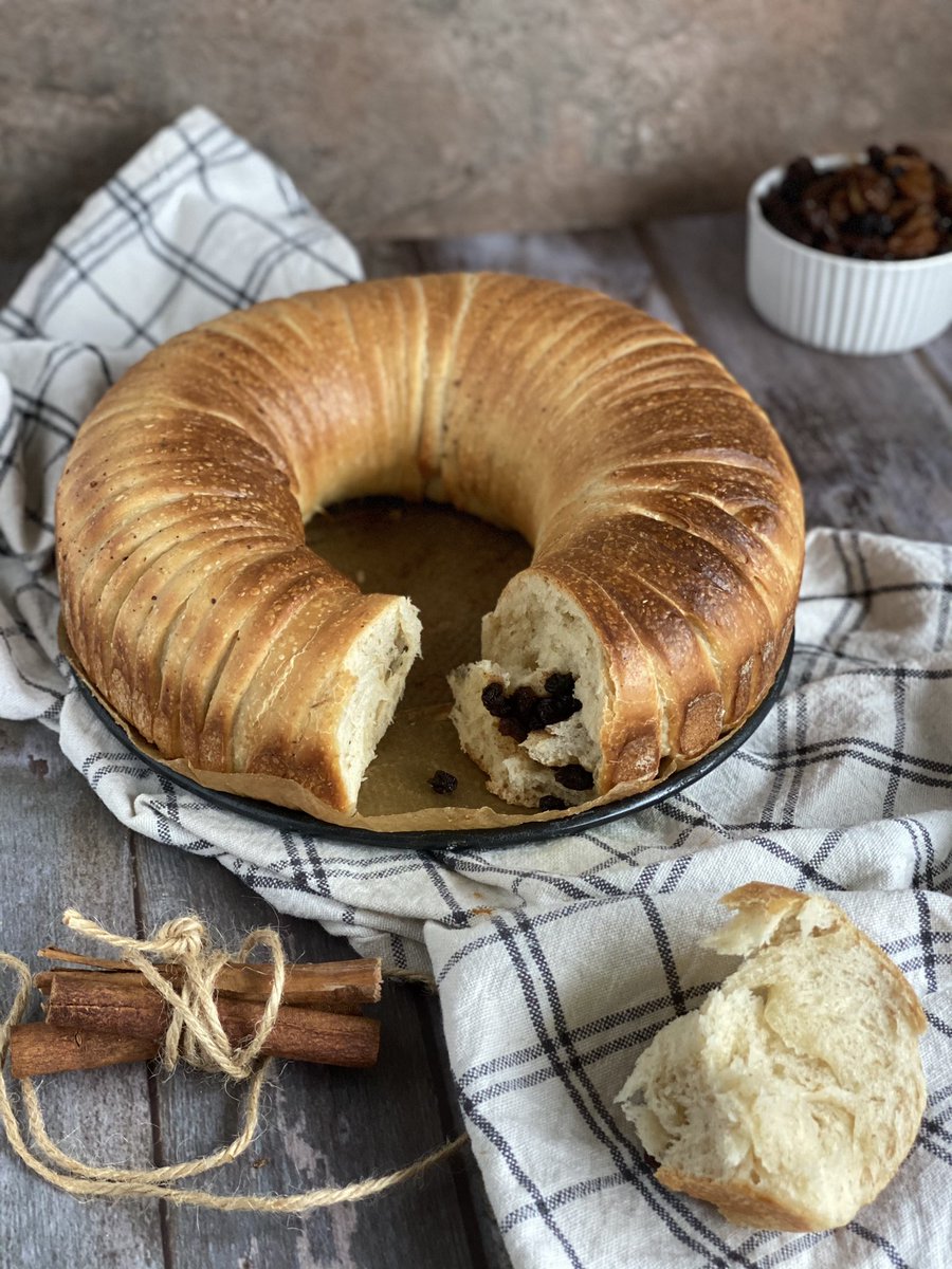 mfoodandtravel's tweet image. Saturday morning breakfast.. Fresh #sourdough #woolbread with mixed dry fruit and cinnamon. Not as stringy as the yeast version however still soft and totally yummy #twitterbakealong @Rob_C_Allen @thebakingnanna1 #sourdough #viralbread #newtrend @RealBread @BBCFoodProg