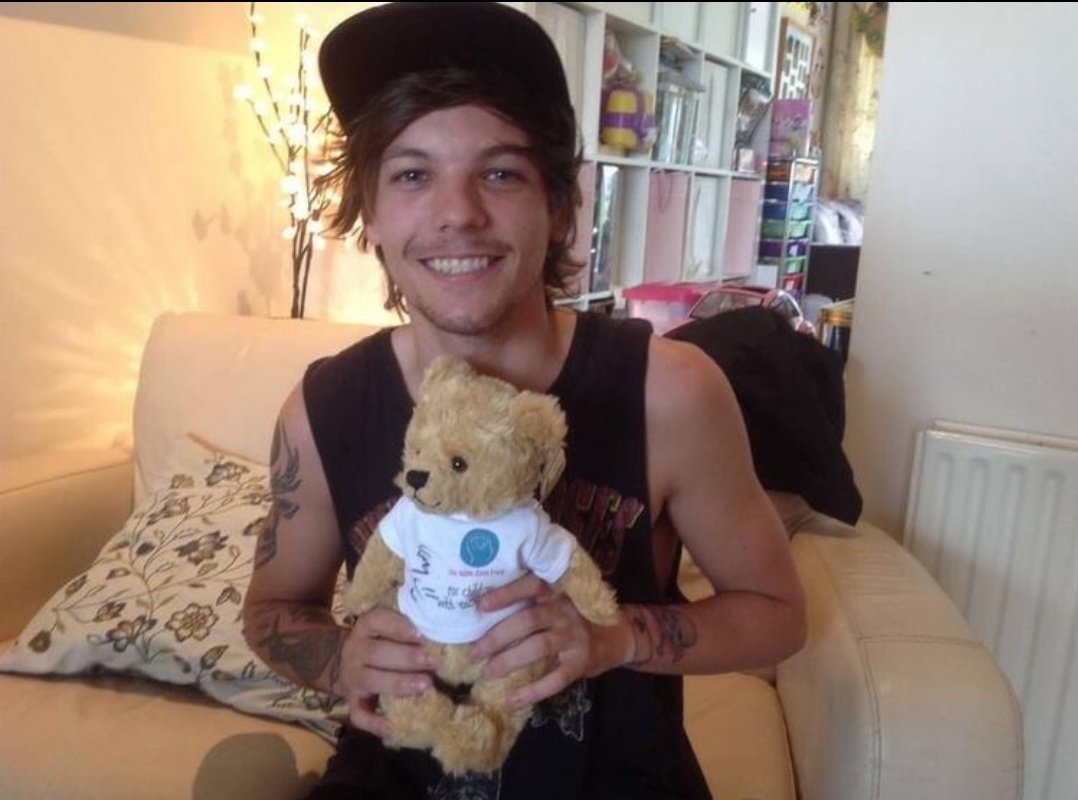 _zuxsweat_'s tweet image. perché nella seconda foto mi sembrava zayn? 👀