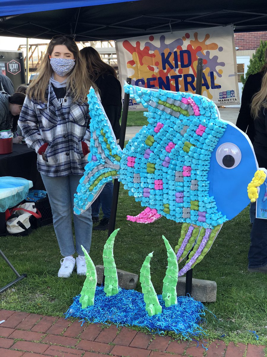 unitedwaymov's tweet photo. Thank you to everyone who stopped by Kid Central last night! π We had so much fun making Easter egg crafts, painting with Peeps, and showing off our Rainbow Fish Peep sculpture! π£π£ We even had a special visit from the Easter Bunny! π°
#LiveUnited #KidCentral https://t.co/GtBBlbWti6