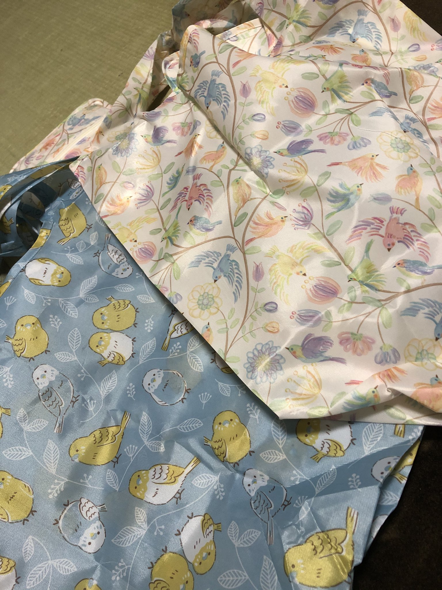 カミヤ 300円ショップでインコ柄とピンクの鳥さんもいるエコバッグ見つけた 可愛い T Co Grq3jyk1mg Twitter