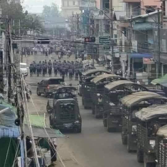 thwenusoe's tweet photo. In Mayangone, Yangon: Dr. Kyaw Min Soe (Orthopedic Surgeon, UM-1 Professor) was violently abducted by Military around 4:30AM. 
While abducting,hands were tied behind back &amp; was dragged away with a black bag over head.
#WhatsHappeningInMyanmar 
#Apr3Coup https://t.co/77N7YRvoCp
