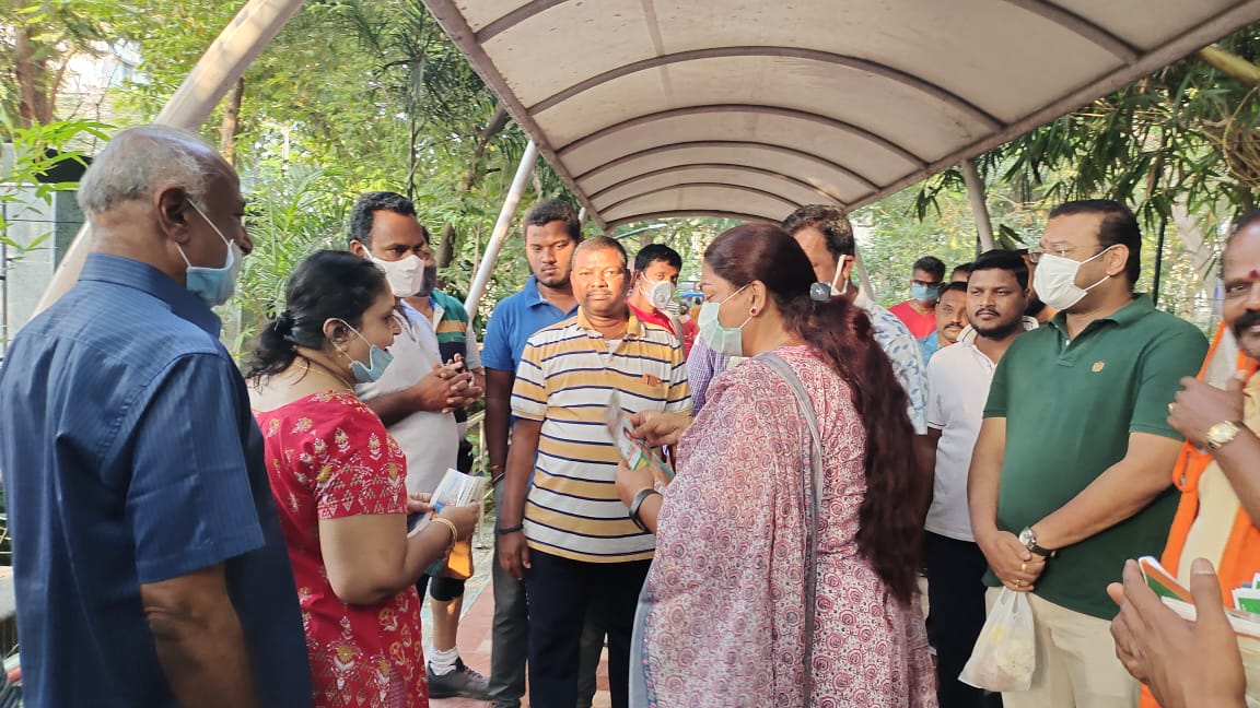 khushsundar's tweet photo. #walkersclub a wonderful time with early risers in the morning. #campaigning
#Vote4Kushboo
#kushboo4thousandlights
#Vote4Lotus
#Vote4BJP https://t.co/kP9jQtptRz