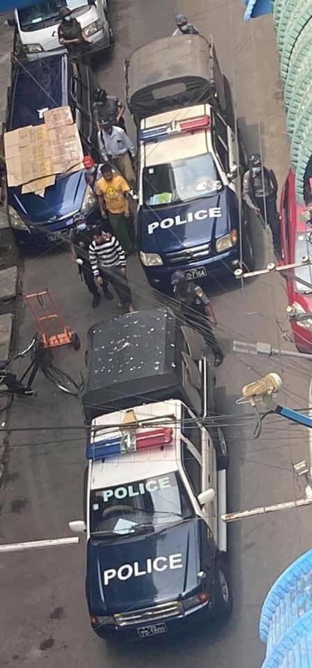 AeriZin3's tweet photo. Junta was so terrified of unarmed yet brilliant young protesters that they had to abduct all of them

Locals in Yangon reported that medics, activists, Charity leaders and frontline protesters from 7 townships were abducted by Junta 

#WhatsHappeningInMyanmar #Apr3Coup @UN_HRC https://t.co/1kK3eZLGv6