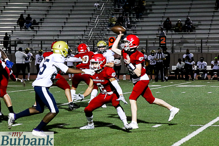 myBurbankNEWS's tweet photo. No Good Friday Luck for Burroughs Football - Perhaps the best thing about Good Friday was that parents and cheerleaders were able to attend the Burroughs High football game Friday night.  #BlakeDycus #BurroughsFootball #JonEnglish #LukeRogers

https://t.co/yBhd59TEaV https://t.co/RILJwcSXM8