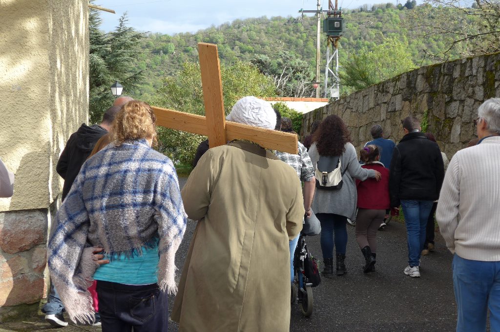 luismanuel_cmf's tweet photo. De este #ViernesSanto en #Basida #Navahondilla
#ViaCrucis #Cruz #Amor 👣✝❤ https://t.co/QJhNZN74iv