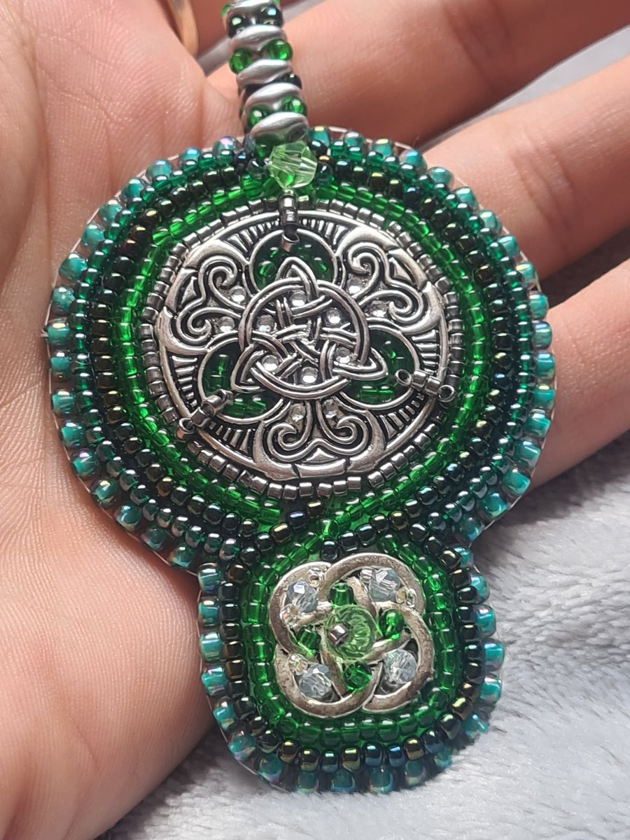 Celtic Inspirations indeed! ❤
Bargain Bead Box Embroidery 🤣🥰
#bargainbeadbox #beadembroidery #handcrafted