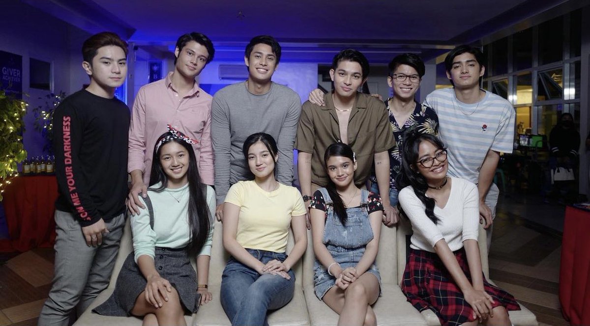 maxinejiji's tweet photo. My squad. 💙❤️

#HesIntoHer #IntoSummer2021 https://t.co/hCsMpGi7o6
