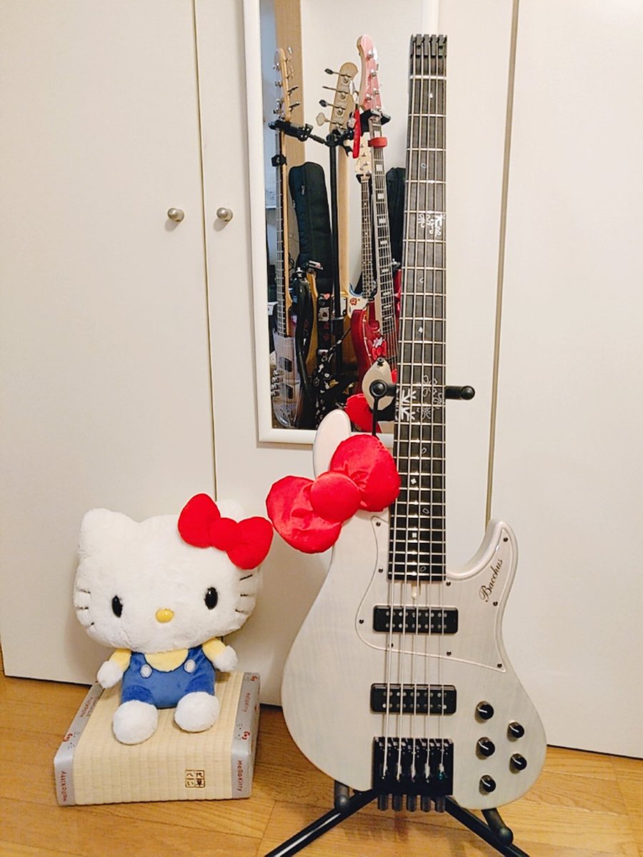 azu_pudding_set's tweet image. my new gear...

Bacchus woodline 5-HL24
Fuyuzakura MF&apos;18 

#マイニューギア #Bacchus #woodline
#ヘッドレス #5弦 #24フレット #冬桜
#限定18本 #キティ #フォロワー5000人達成