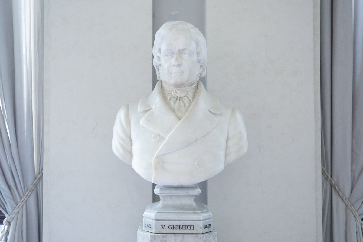 Montecitorio's tweet photo. #5aprile 1801 - nasce Vincenzo #Gioberti, sacerdote e alto esponente del neoguelfismo.
Ministro nei governi sabaudi, è per pochi mesi Presidente del Consiglio. Nel 1848 presiede la Camera del Regno di Sardegna, appena istituita.
Biografia: https://t.co/STwAdERTxk
#StoriadItalia https://t.co/7ly8AfiCop