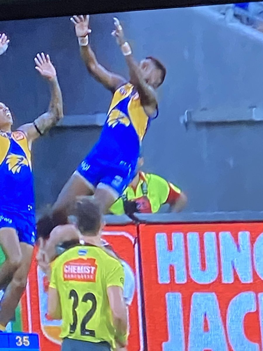 Moops9411's tweet photo. #flyingryan #AFLeaglesport https://t.co/MkZG4RU5vk