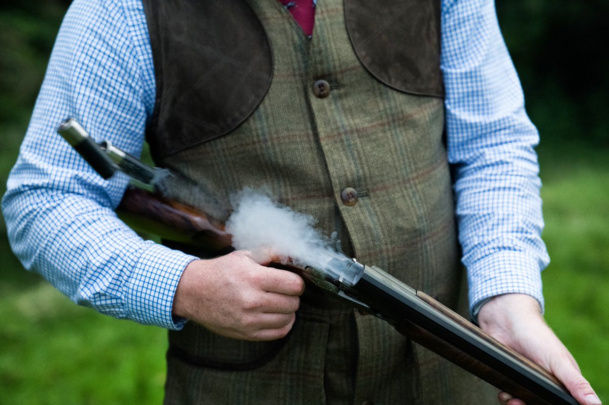 tweedl_'s tweet photo. Happy National Tweed day 🧶 

#tweed #tweedl #livetheexperience #winwithtweedl #tweedclothing #bespoketweed #schoffelcountry #gamebore #tweedsuit https://t.co/lWauBU1RGt