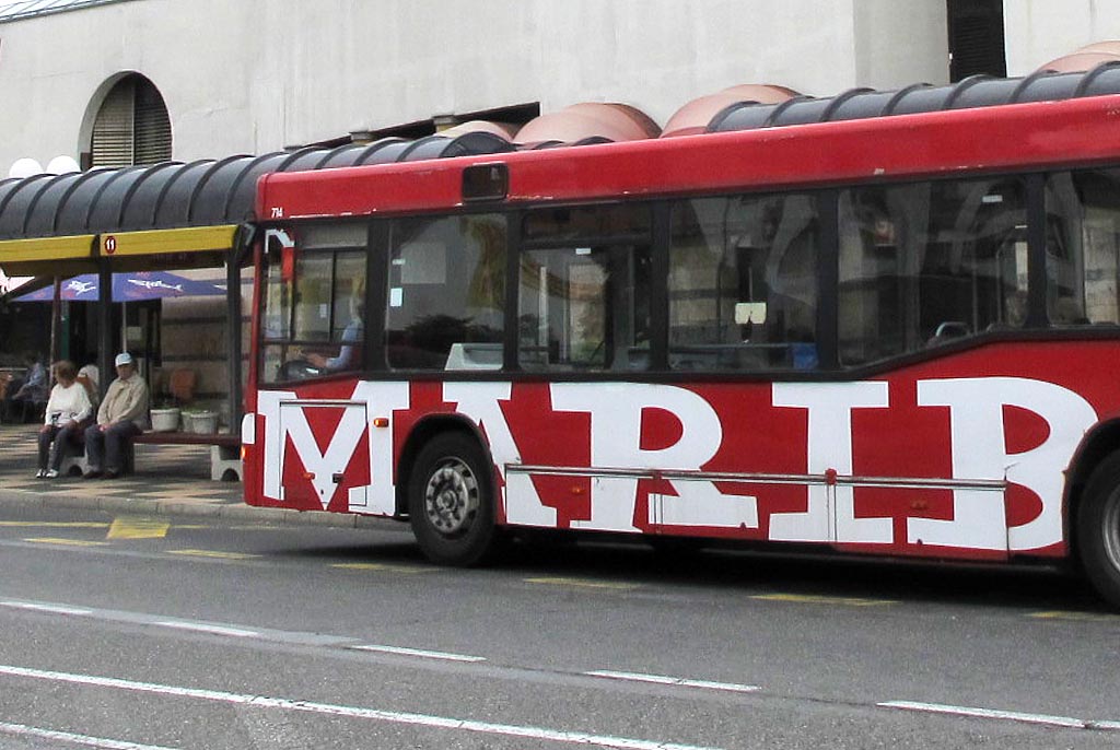 Demokracija1's tweet image. Ob 7h zjutraj #pijan napadal mimoidoče na avtobusni postaji #Slovenija #napad
demokracija.si/kronika/ob-7h-…