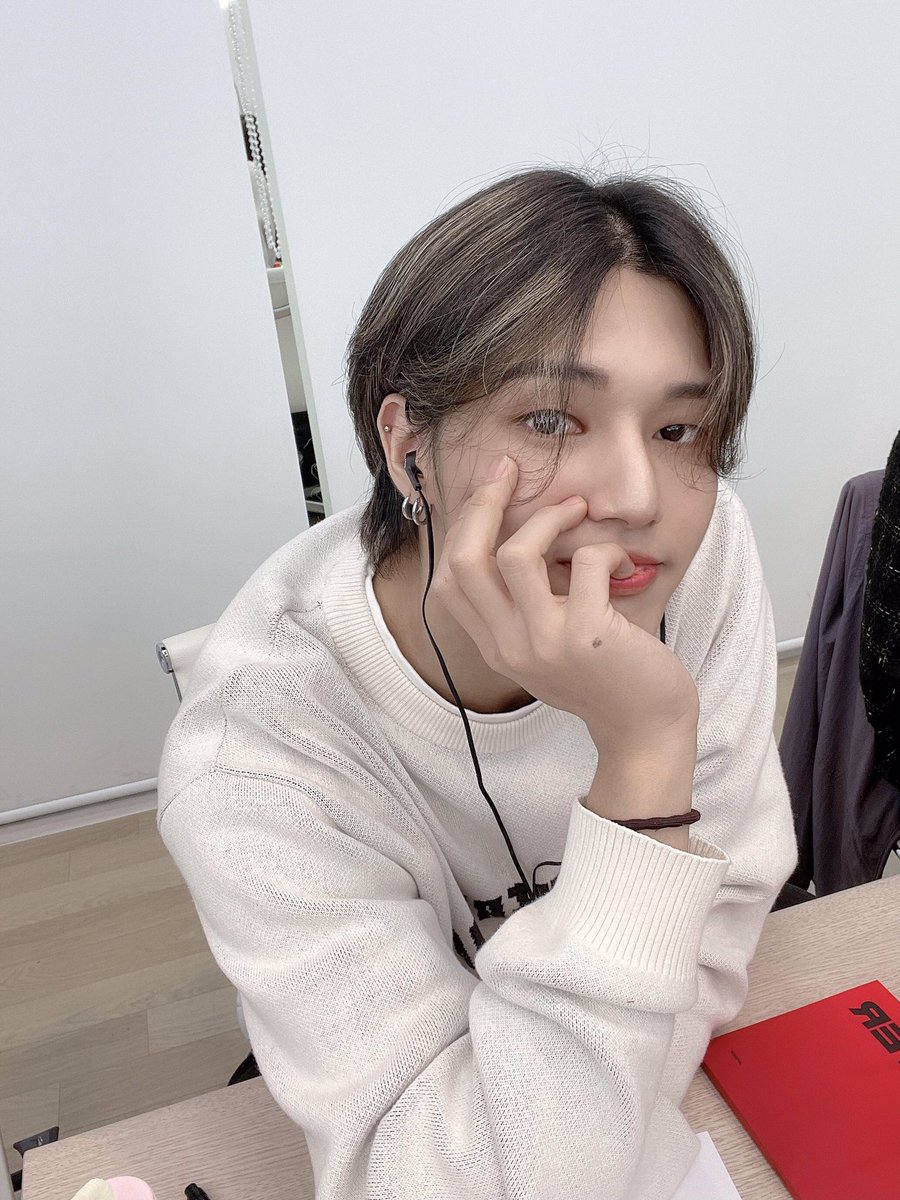 woo_verse's tweet photo. [030421] 7:10 PM KST

present https://t.co/MQBGV40Tgn