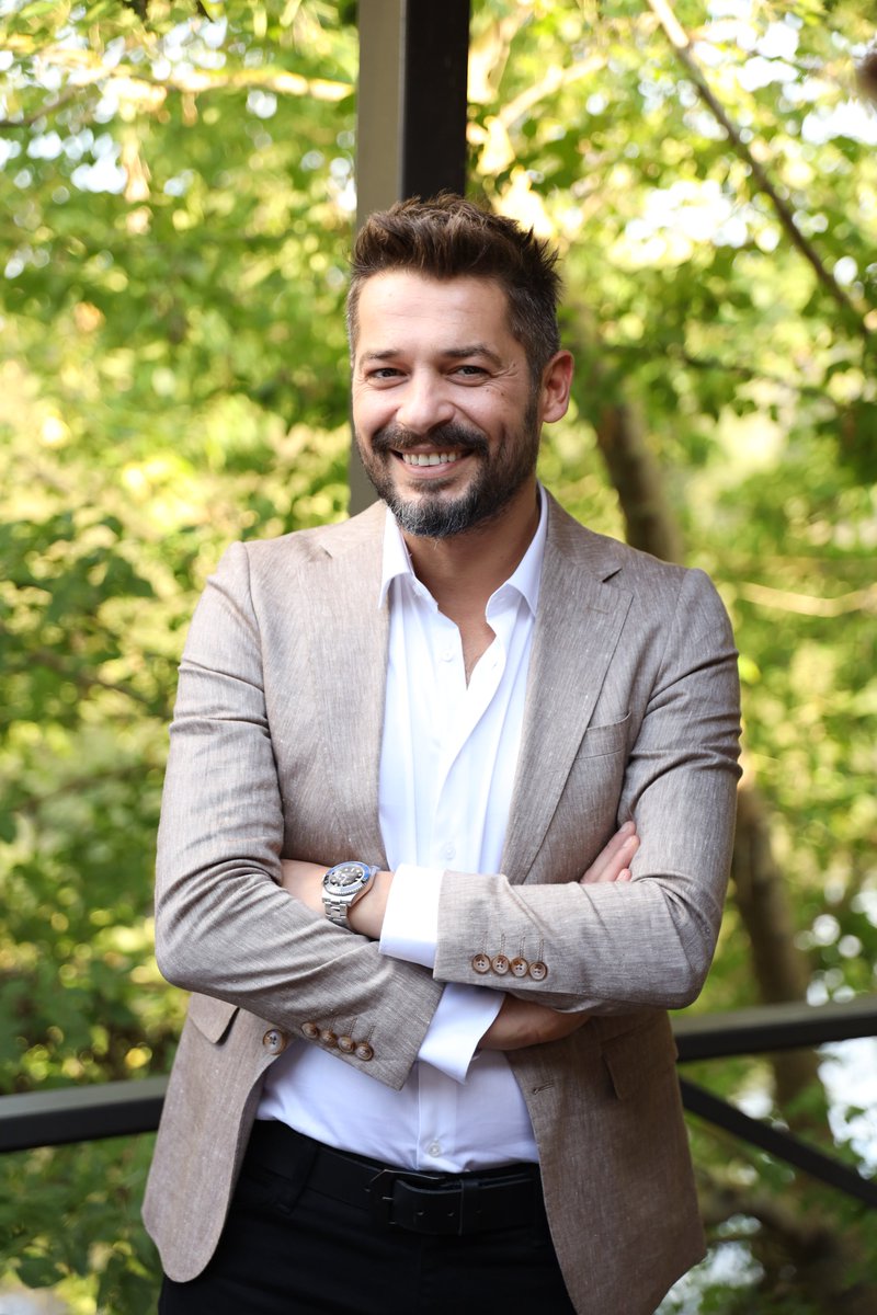 sencalkapimi__'s tweet photo. İyi ki doğdun Anıl İlter. 🥳 Seni seviyoruz! 🤩 #SenÇalKapımı @FOXTurkiye https://t.co/fUmMRnWClK