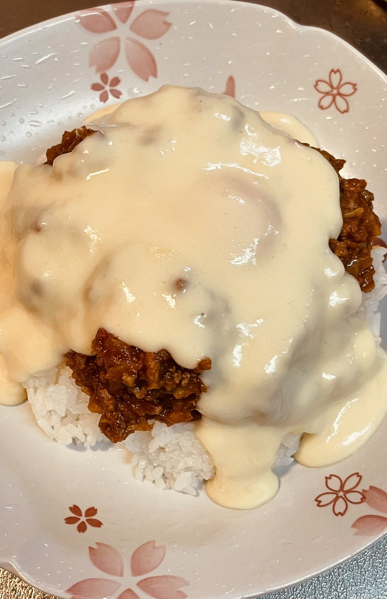 キーマカレーのチーズソースかけ 今日もリュウジのレシピ キ村由宇のイラスト キーマカレーのチーズソースかけ 今日もリュウジのレシピ キ村由宇のイラスト