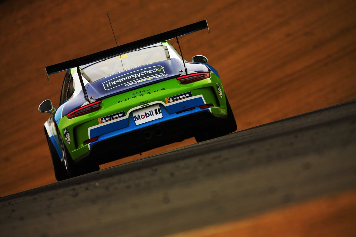 It’s about time we started showing off some of the liveries our drivers are running this season! 🎨

First up, this green and blue beauty for <a href="/JakeRattenbury/">JR</a> with title sponsor @TheEnergyCheck 🟢🔵

#TeamRedlineRacing #CarreraCupGB