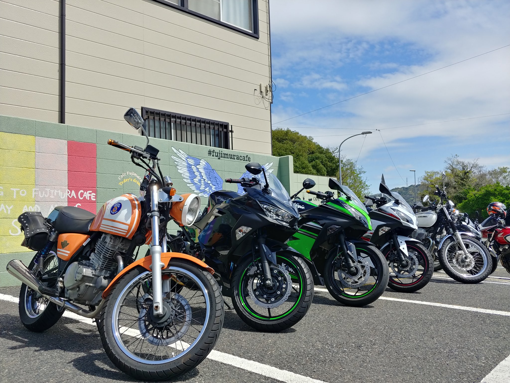 ちゃちゃ 初のふじむらカフェ 大量のバイクが見れる 停まってるバイクもやし 前を通るバイクも大量 お店のママもめちゃくちゃ良い方でたのしかったです ふじむらカフェ バイク女子と繋がりたい バイク乗りとつながりたい T Co