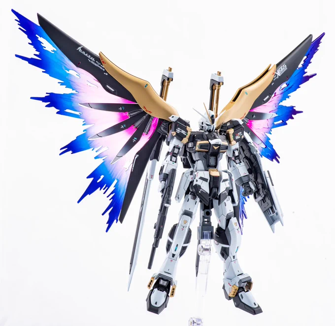 #4月になったのでフォロワーさんに自己紹介しようぜ
オリカラミキシングでガンプラばっか作ってる気まぐれモデラーです?
最近のお気に入りカラーは黒金☆
Youtubeで作品解説動画も上げてるので見ていただけると嬉しいです! 