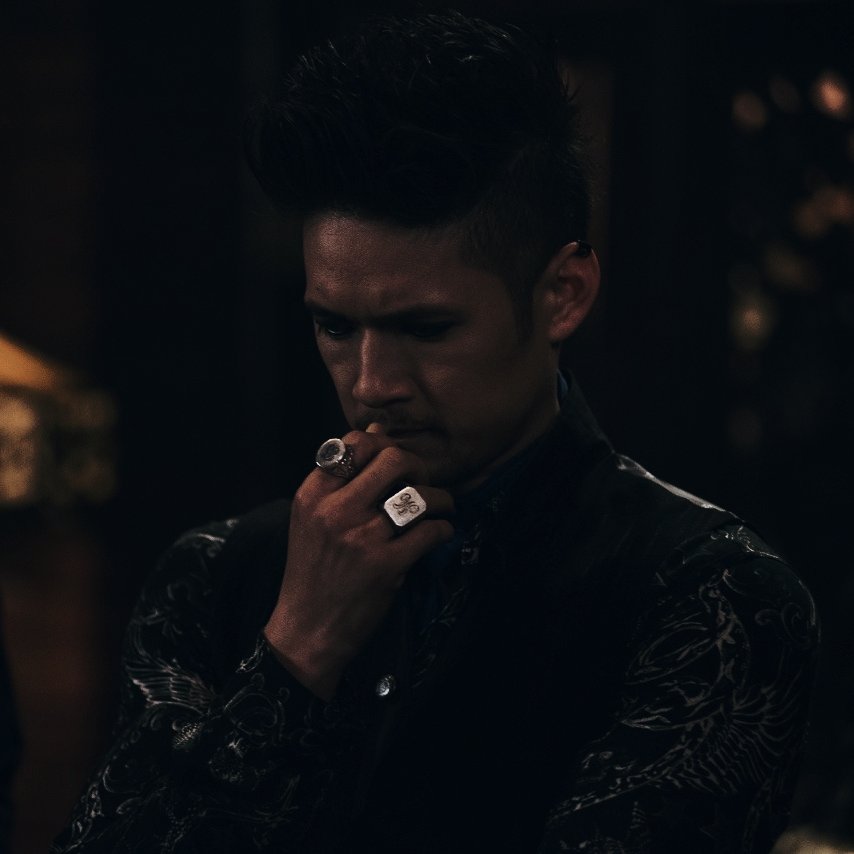 ──┈┈  ⠀⠀❝𝑹𝒆𝒈𝒓𝒆𝒕 𝒊𝒔 𝒔𝒖𝒄𝒉 𝒂 𝒑𝒐𝒊𝒏𝒕𝒍𝒆𝒔𝒔 𝒆𝒎𝒐𝒕𝒊𝒐𝒏.❝

               𝐌𝐀𝐆𝐍𝐔𝐒 𝐁𝐀𝐍𝐄
                      
》downworlder. high warlock. too glam to give a damn.
》shadowhunters | tmi 
》SL's | banter. 

⠀⠀⠀⠀⠀⠀⠀     ↻ | ♡ | ↓