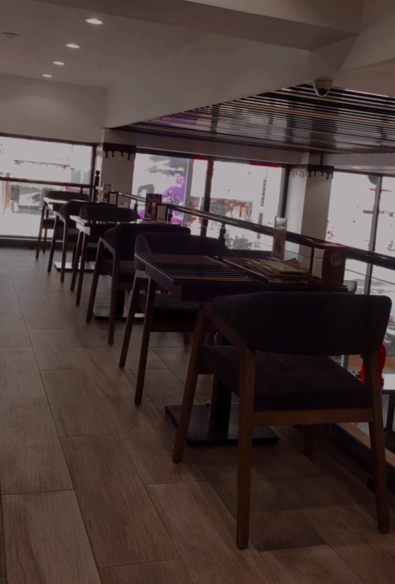 لا الناس تعرف ما امضي فتعذرني ولا سبيل لديهم في مواساتي🖤