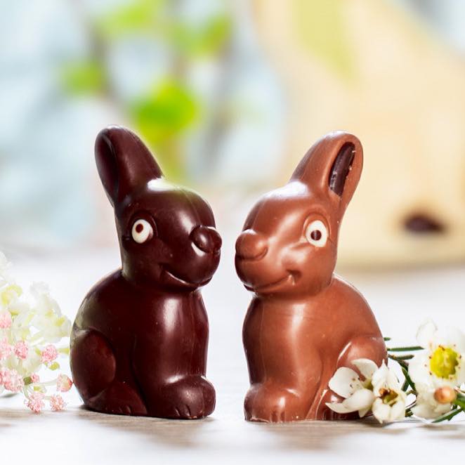 AeschbachChoco's tweet photo. We wish you a happy Easter!
Our boutique and the #ChocoWorld in #Root_D4 are open for you during the #Easter holidays. Our shops in #Zug and #Steinhausen are open tomorrow.
Click here for our opening hours: https://t.co/VXD2zuA2uD
#AeschbachChocolatier #Easter #EasterBunny #Fun https://t.co/vV4tJwhfBt