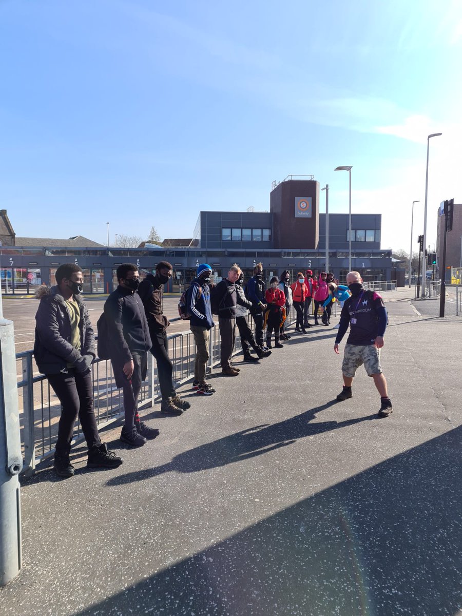 Look at that sky 🥰 Some of our @AberlourCCT #Youthpoint #Govan young people & staff setting off to get some fresh air & get their steps in 👟👟 what a day for it 🌞 thanks to @MorrisonsPRW for providing snacks 🍎🥤🍬 that will keep everyone going 😊enjoy @jools72507113 & co