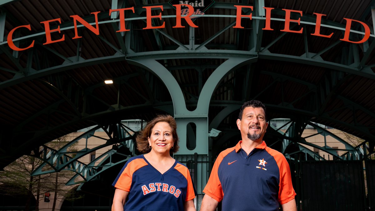 astros's tweet image. We got one final giveaway for y'all! 🤘

RETWEET to have a shot at winning a $50 gift card to the Astros Team Store. 

#ForTheH