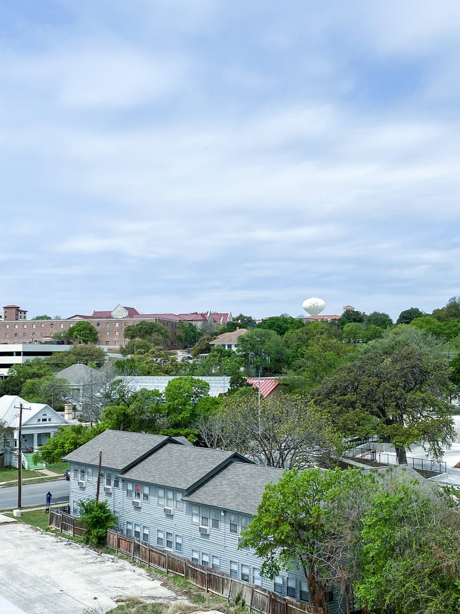 PointeSanMarcos's tweet photo. When you #LiveOnPointe you can wake up to these amazing views! For the next 10 people to sign for fall 2021 you can get a $600 gift card or $50 off each month! Spots are extremely limited and going fast!  #eatemupcats #pointesanmarcos #studenthousing #premierstudenthousing https://t.co/0AxZnSY1Vv