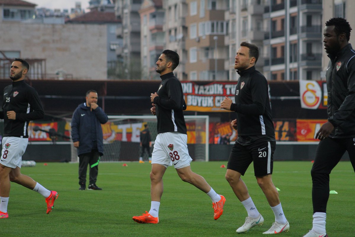 Hatayspor_FK's tweet photo. Isınıyoruz 🔥
#ZaferİçinOyna #AtakaşHatayspor #AsiŞehirİnandı #HTYvGS https://t.co/k4iCGIMcK5