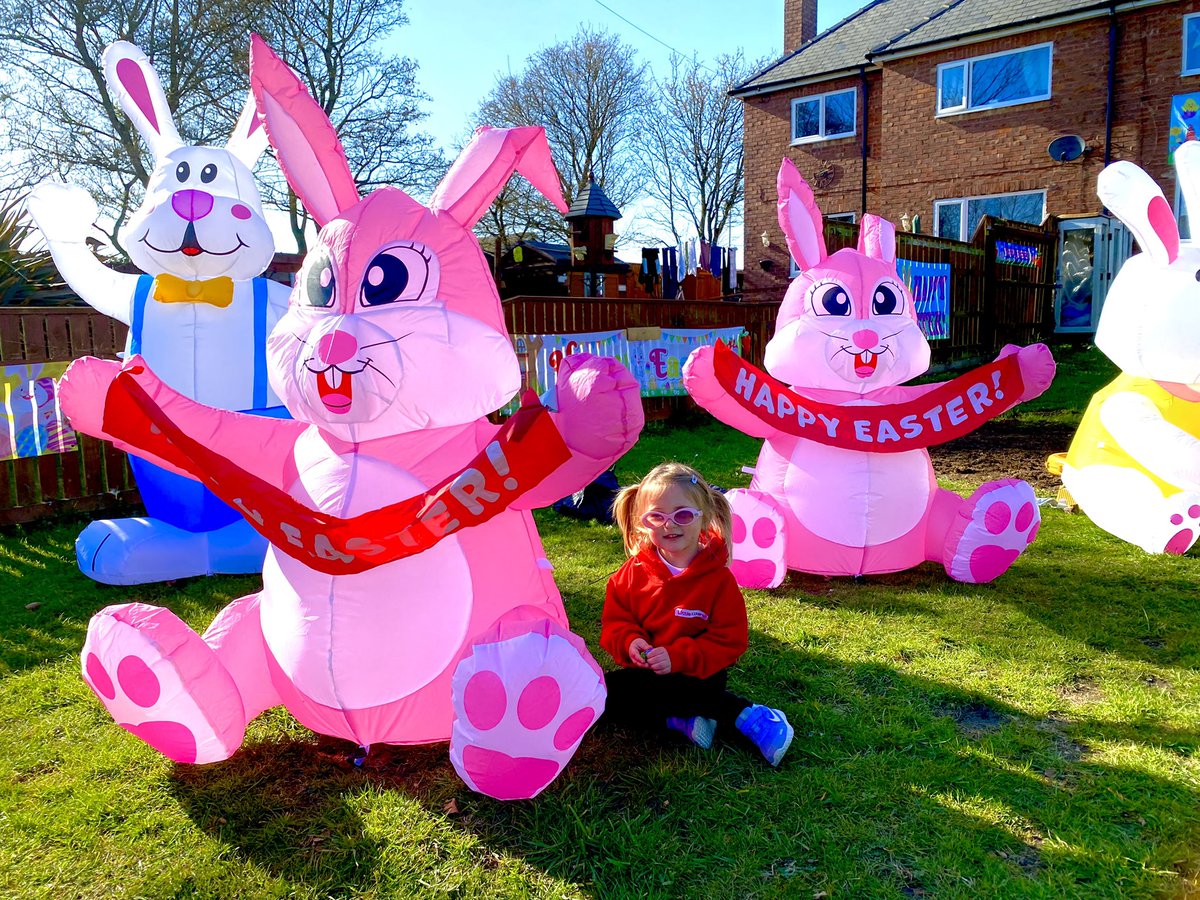 sjsijehshajkwn's tweet photo. The Aycliffe Easter Bunny, set up and raising money for #Junction7 a great local scheme providing food, furniture, sign posting and so much more for the local community https://t.co/X4UNGkW2Lg https://t.co/SFThP0gOOb