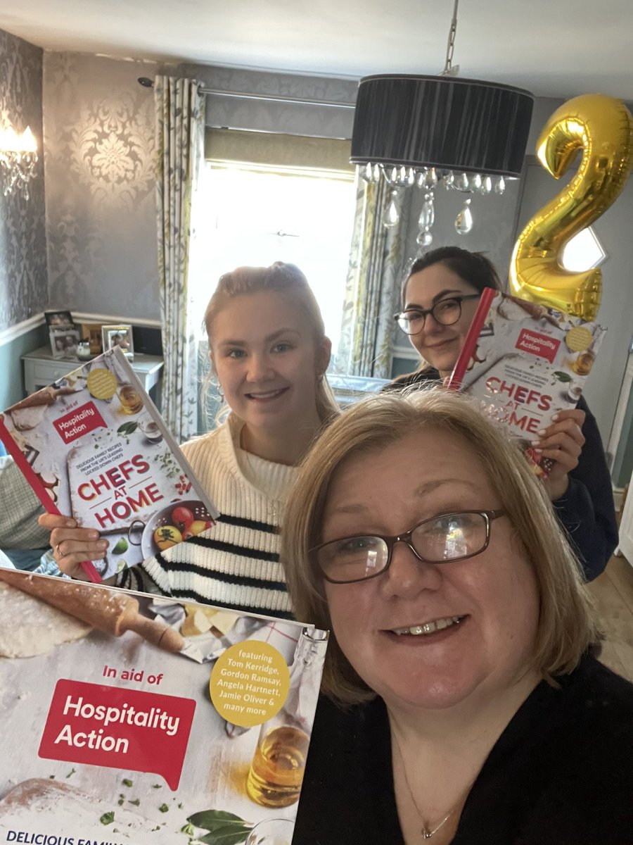 #TeamLockyer proud recipients of @HospAction #ChefatHome for 3, thanks to shared birthday & Easter celebrations #letsgetcooking #recipes #charity #hospitality @_hebelockyer @imogenlockyer_