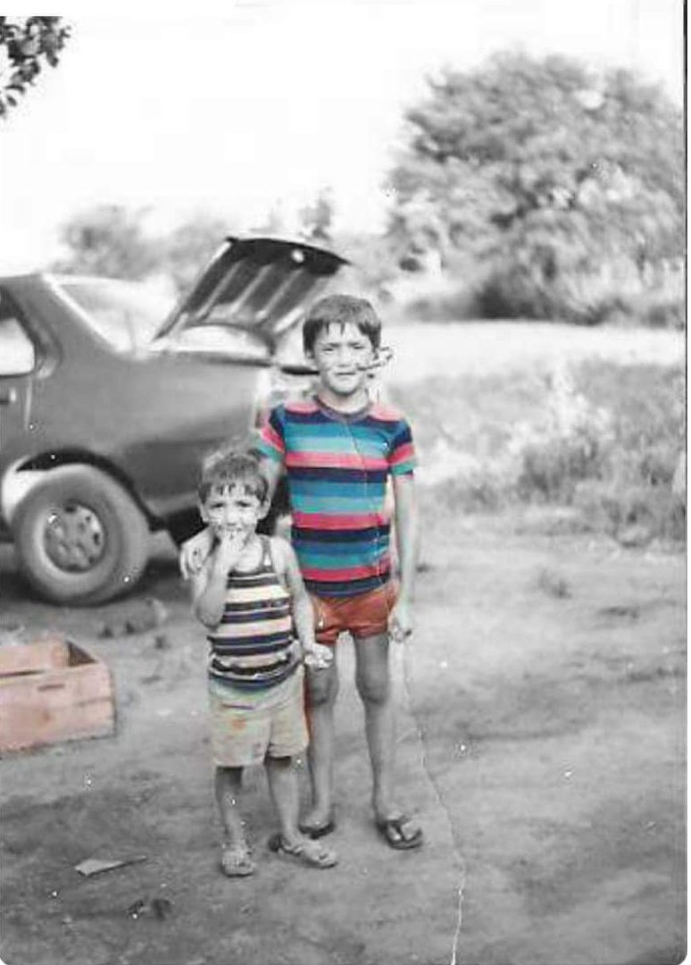 Los canillas flaquitas: retrato de una infancia feliz, rodeados de naturaleza y amor.  
<a href="/JoshoGonzalez/">Josho González</a> y <a href="/sebasecas2/">sebastian gonzalez</a>