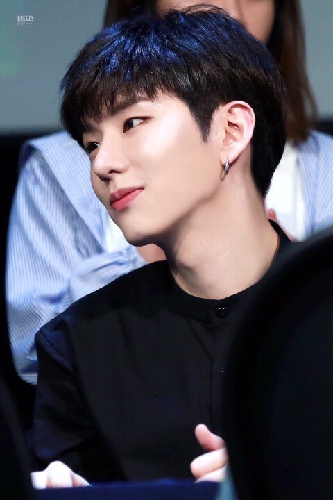 M_ingsu's tweet photo. 변태들이 좋아하는 머리 https://t.co/j4atjE8uRf