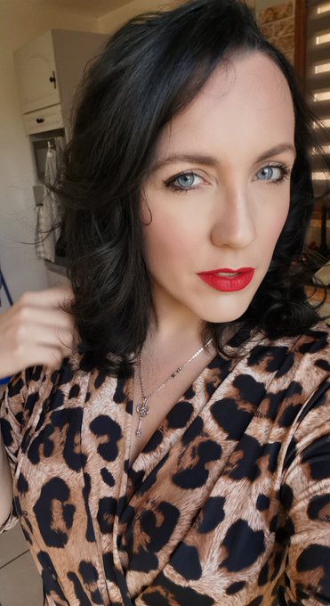 Bon week-end de P&acirc;ques &agrave; vous ! 🐰🍫 #Paques2021 #Paques #HappyEaster https://t.co/DhP9al4477<a href="/tag/paques2021"class="tags">#Paques2021</a><a href="/tag/happyeaster"class="tags"><span>#happyeaster</span></a><a href="/tag/paques"class="tags"><span>#paques</span></a>