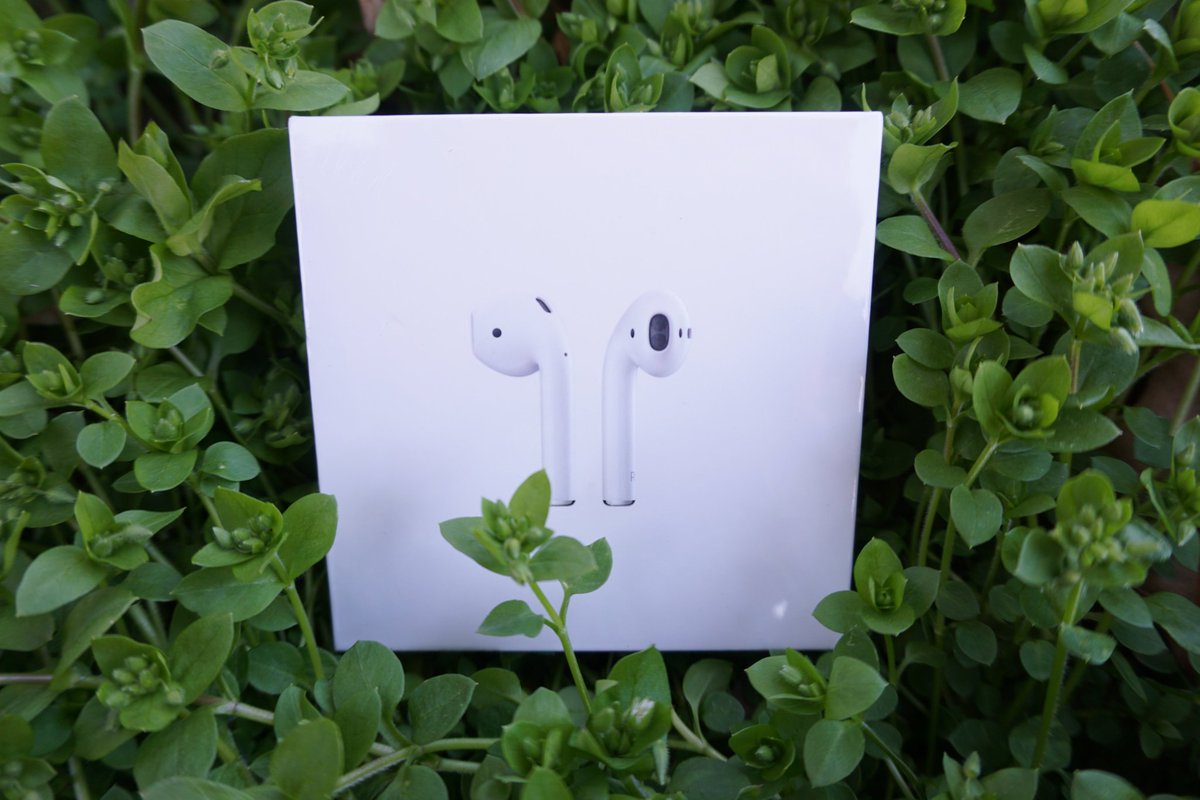 I’ll be giving away the final pair of AirPods once I reach 1k on Twitter! 💙

Rules to Enter: 
- Must be following @OG3Wayne
- Like &amp; RT 
- Tag 3 homies