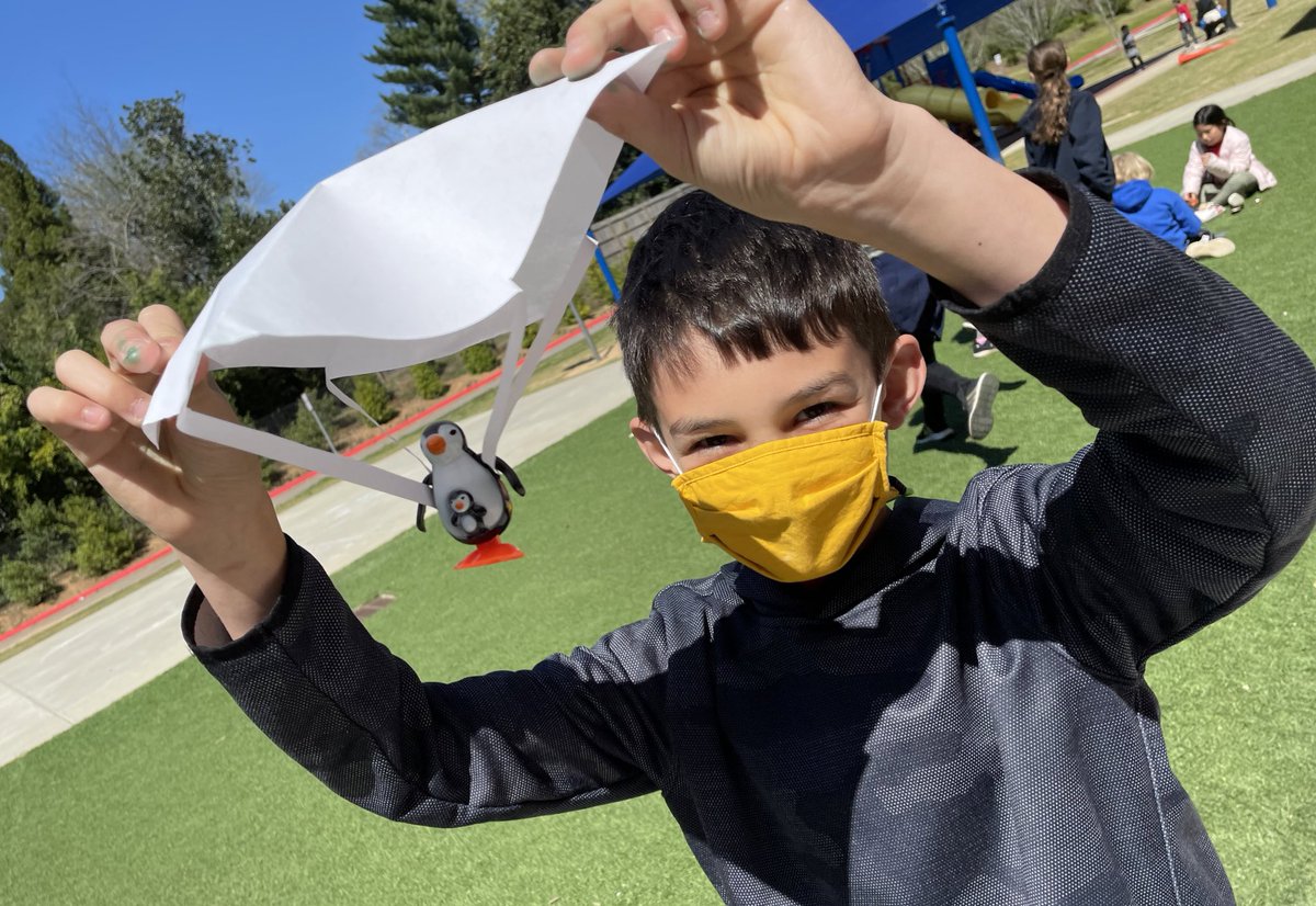 JenniferAGates's tweet image. #workinglunch #prototypetesting #survivor #challenge #tomarsandback #rescueatribemember #astrothinking #aeronautsinaction #criticalthinking #everystudenteveryday #parashootmetoMars @MtnViewES @ReneeGarriss @vickiekogan @Amusto12 @kelzwilli @alibrisse #lovetothinkhere #bethechange