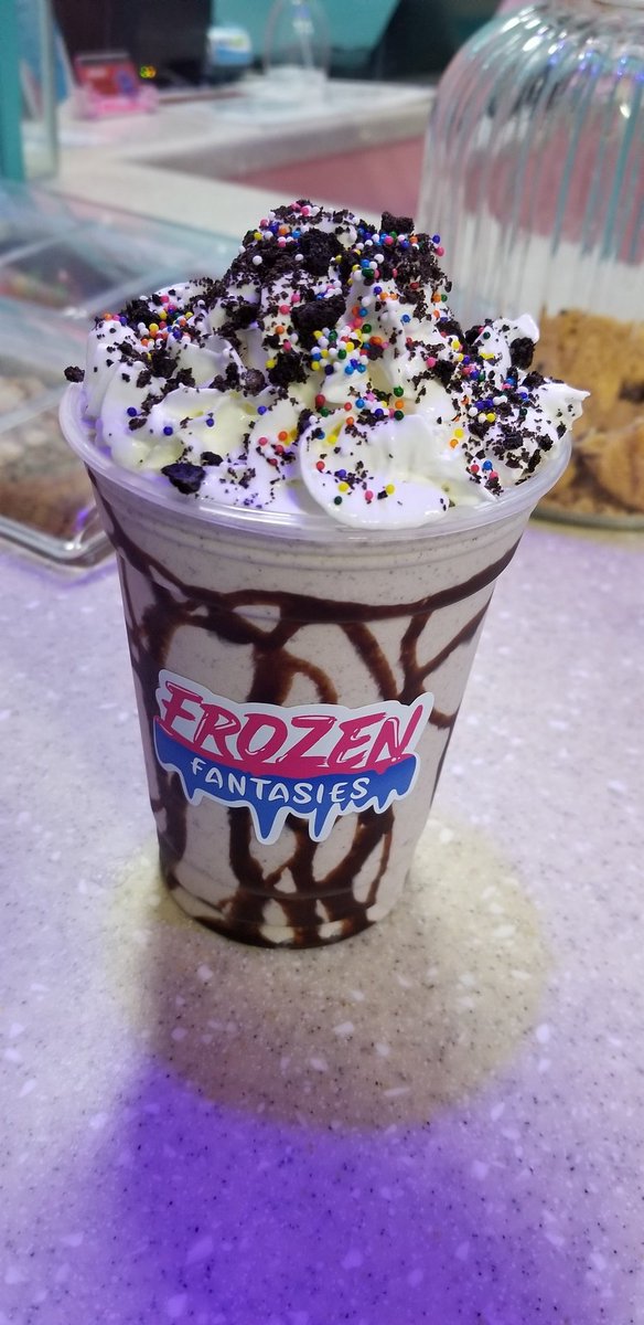 fantsasies's tweet photo. How do you like your Milkshakes? We love ours with the fluff ontop ๐ฅฐ๐ฅฐ๐๐ฏ๐ฒ๐ธ
#sunshineoutletmall #sunshinecity #voda #timberlounge #spiceofficial #shenseea #romeichentertainment #wafflecones #friedicecreamrolls #rolledicecream #rolledicecreamvideos #rolledicecream๐ฆ #toppings https://t.co/7S0WOYpOzr