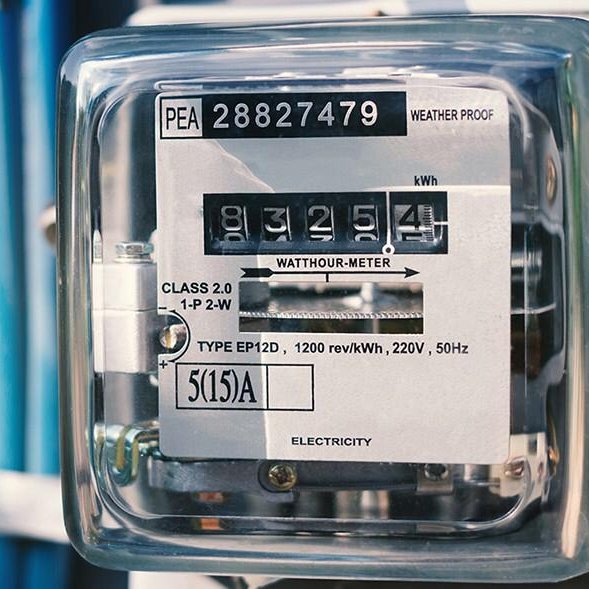 El diario oficial publicó el decreto que confirma la suspensión en la contabilización de horas punta en los meses de abril, mayo, agosto y septiembre 2021 por parte de las compañías eléctricas. Solo se hará en los meses de junio y julio.
bit.ly/2Oj9d9X